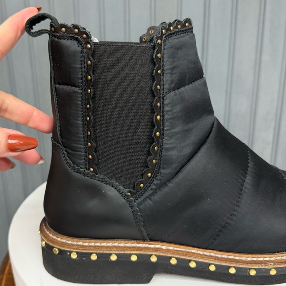 Free People Atlas Puffer Chelsea Boot Black Size 38.5 (US 8) New in Box - Picture 10 of 15
